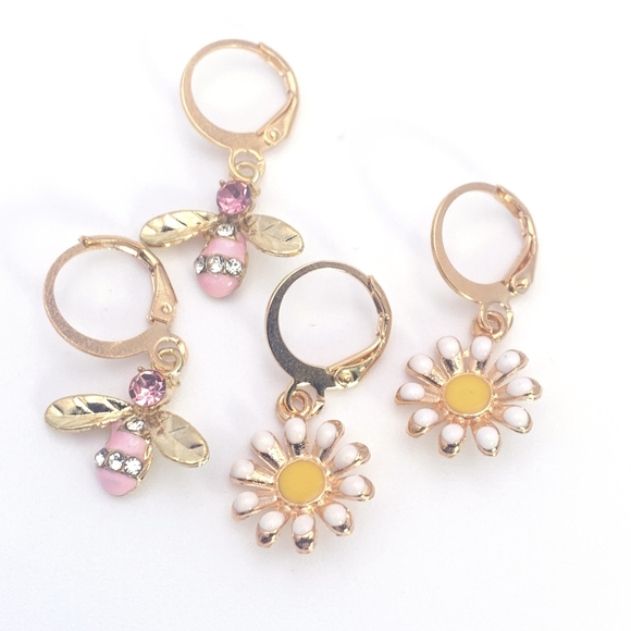 !Special 2 Pairs! Bumble Bee and Flower Earrings - Picture 2 of 6
